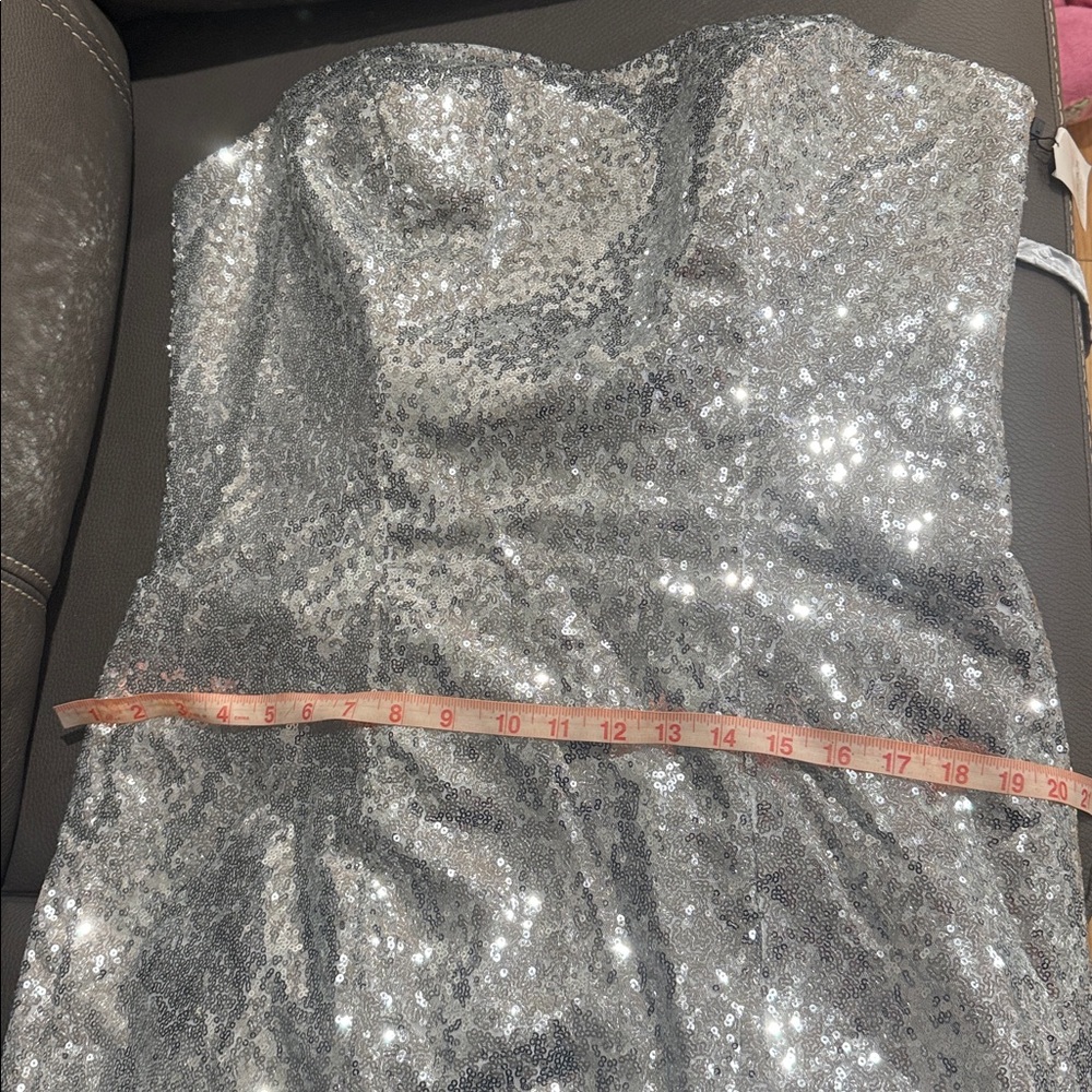 Silver sequins long gown trumpet style
New never worn - Picture 4 of 10